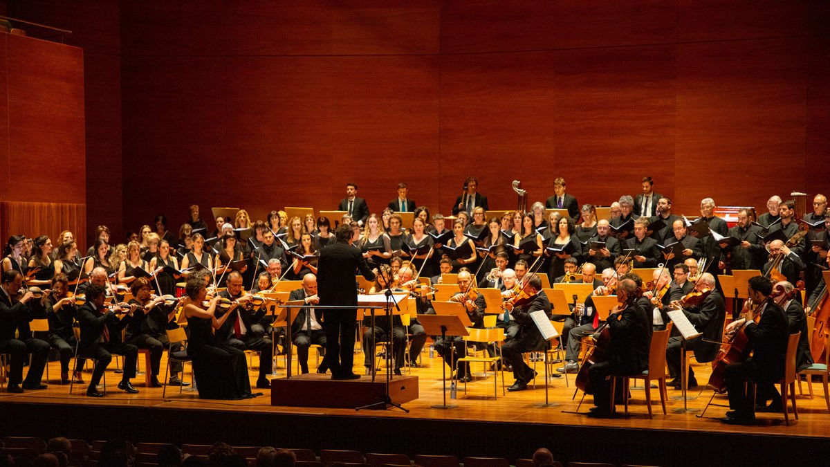Concert ahir a l’Auditori de Lleida amb la Simfònica del Vallès i corals, dirigit per Xavier Puig. - GERARD HOYAS