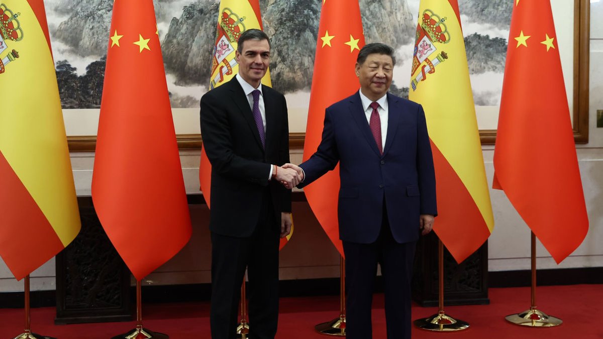 El president del Govern espanyol, Pedro Sánchez, es va reunir ahir amb el xinès, Xi Jinping. - MONCLOA