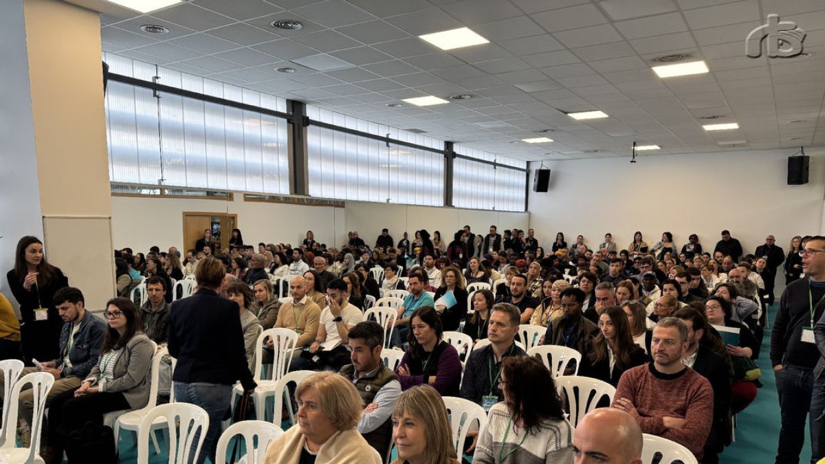Inicio de la jornada en el pabellón de Inpacsa de Balaguer, con más de 240 inscritos. - R. BALAGUER