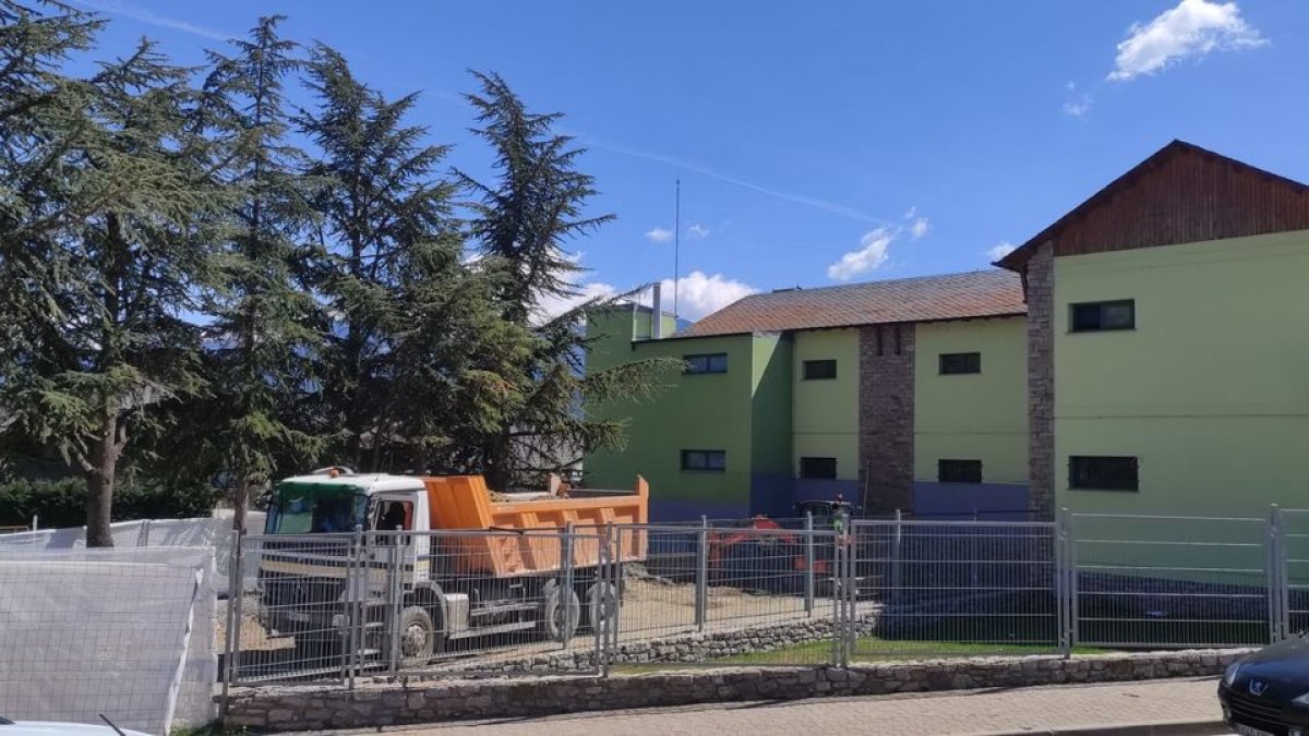 Maquinària a la zona on s’iniciaran les obres aquesta setmana. - C. SANS