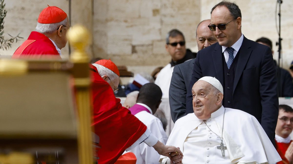 Francisco deseó un buen Domingo de Ramos y una buena Semana Santa. - EFE