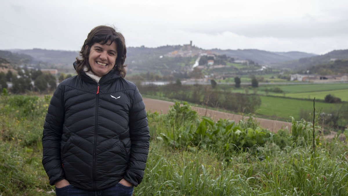 Marta Capdevila en el mirador de la Portella con vistas hacia Ciutadilla. - LAIA PEDRÓS