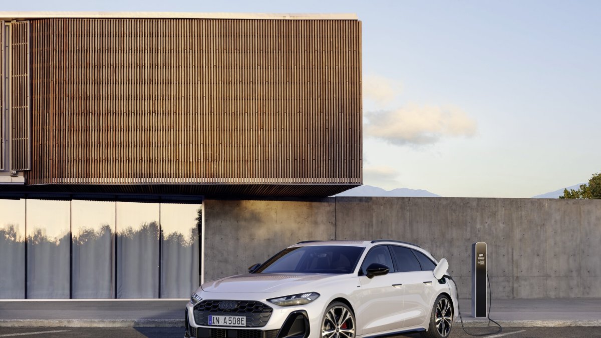 A l’augmentar la frenada regenerativa, l’autonomia en mode elèctric assoleix els 110 quilòmetres.