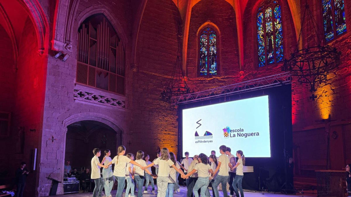 Colles escolars de Balaguer van ballar la sardana dissabte en el marc de la Nit de la Cultura. - AJUNTAMENT DE BALAGUER