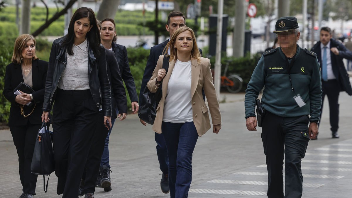 La delegada del Govern valencià, Pilar Bernabé, arribant a declarar com a testimoni davant la jutge. - EUROPA PRESS