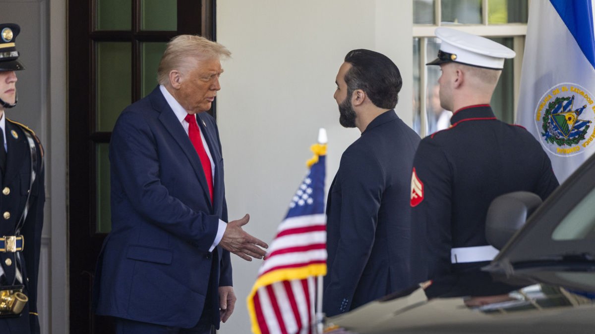 Trump va rebre ahir el president salvadorenc, Nayib Bukele, a la Casa Blanca. - EFE