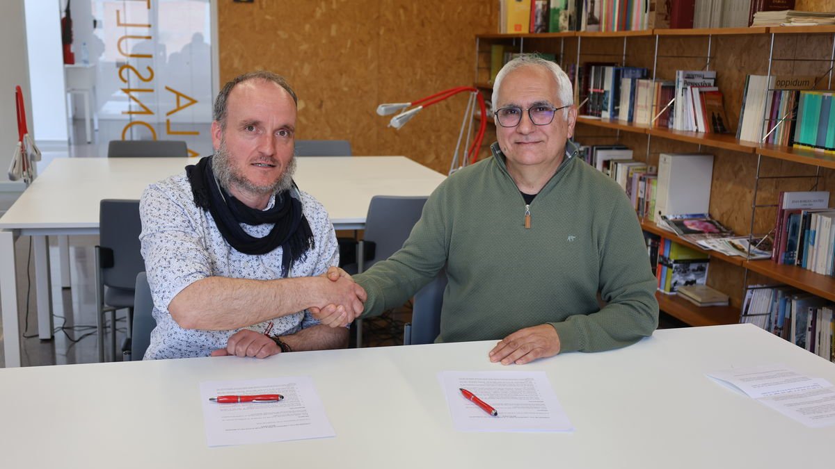 El director de l’Arxiu, Josep Jordana, i el president de Mascançà, Jaume Suau. - J.GÓMEZ