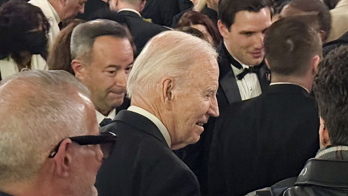 Biden carga contra los recortes de Trump: “Ninguna administración ha causado tanta destrucción”- El expresidente de EEUU, Joe Biden, cargó el martes por la noche contra los recortes a la Seguridad Social del actual mandatario estadounidense, Donald Trump, en su primer discurso desde que dejó la Casa Blanca. “En menos de cien días, ninguna administración ha causado tantos daños y tanta destrucción”, señaló en un acto celebrado en Chicago. - EFE/ OCTAVIO GUZMÁN