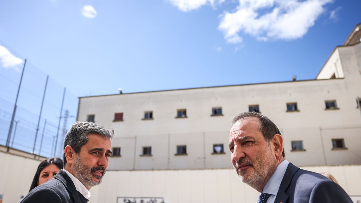 Òscar Gómez (director de Ponent) y Espadaler, ayer en la cárcel. - DEPARTAMENT DE JUSTICIA