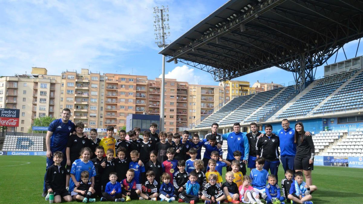 Fin al Campus de Semana Santa. El campus de Semana Santa organizado por el club finalizó el jueves tras cuatro días de actividades en el Camp d’Esports y en el anexo, incluidas visitas al primer equipo. - JORDI ECHEVARRIA