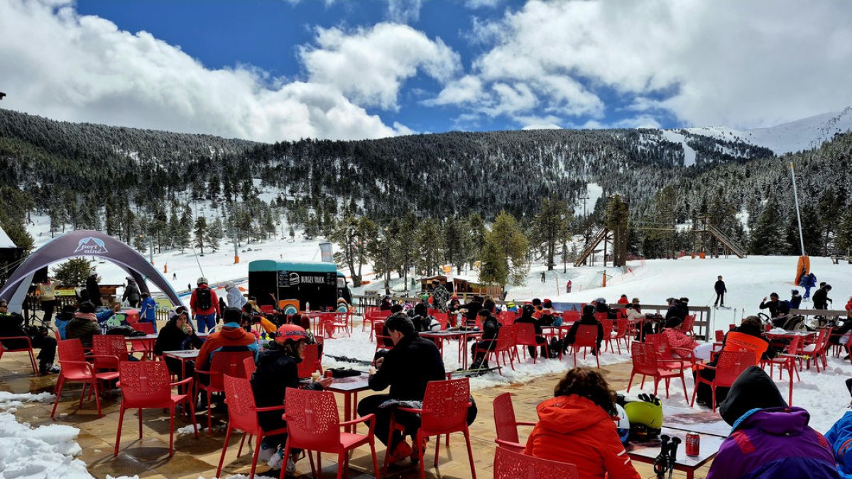 Ambient ahir a l’estació de Port Ainé. - FGC