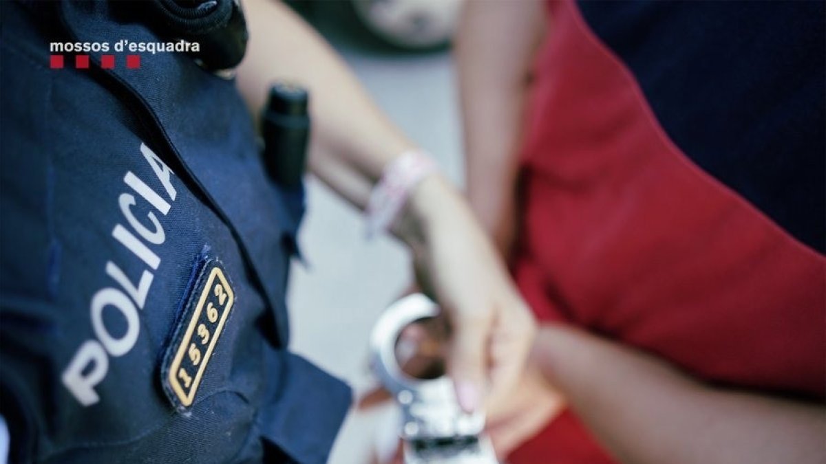 MOSSOS D'ESQUADRA - Archivo