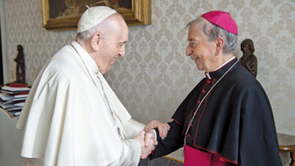 El obispo de Lleida, Salvador Giménez, durante un encuentro con el papa Francisco en enero de 2022. - BISBAT DE LLEIDA