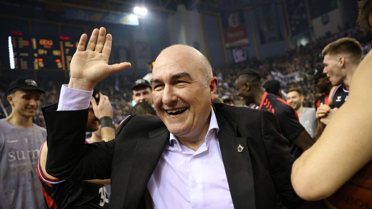 Jaume Ponsarnau, eufòric celebrant a la pista la consecució del títol europeu. - EFE