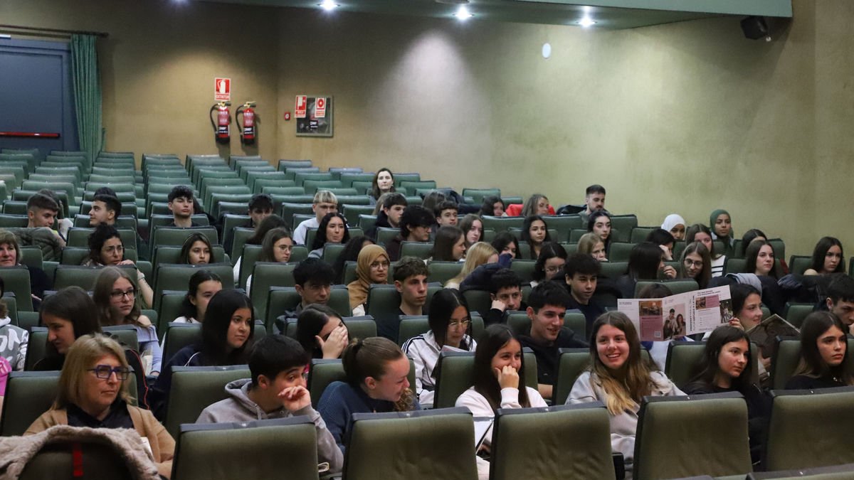 Alumnes de Secundària, en una jornada per fomentar els estudis humanístics, el febrer passat. - MAGDALENA ALTISENT