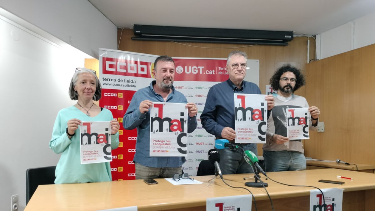 Los secretarios generales de CCOO y UGT en Lleida, ayer durante la presentación de la manifestación. - T.CONTRERAS