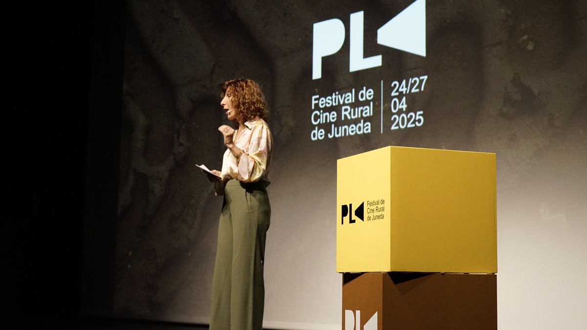 L’actriu de Juneda Marta Pérez, durant la seua intervenció. - FESTIVAL DE CINE RURAL DE JUNEDA