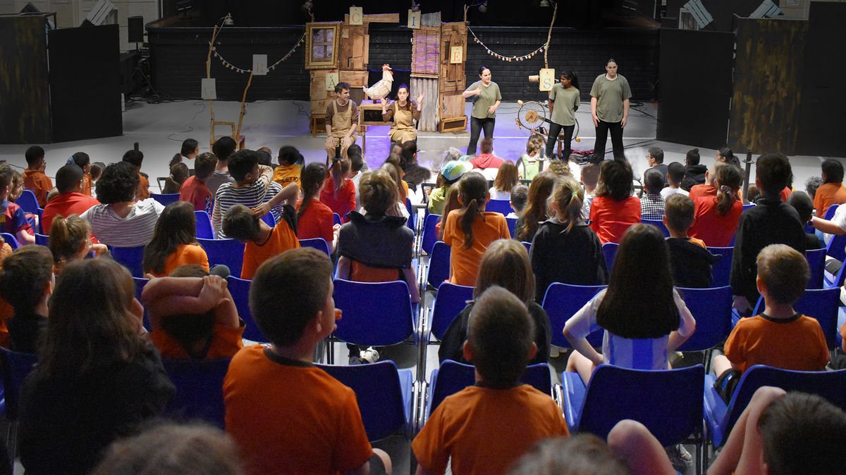 Uno de los espectáculos de ayer en el festival Mil Maneres de Alcoletge. - FESTIVAL MIL MANERES