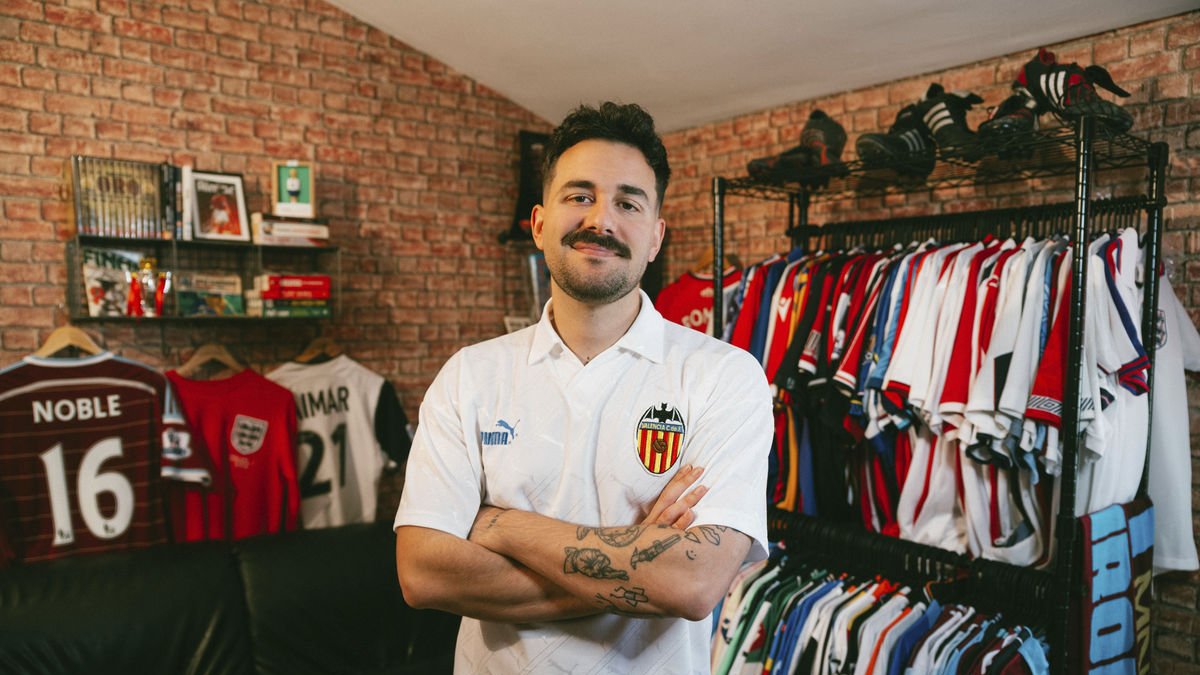 Dani hernàndez“Col·leccionar camisetas de fútbol es bonito, pero caro” - D.H.