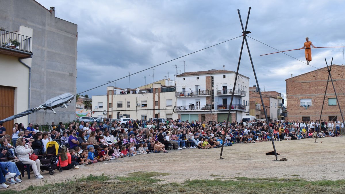 L’espectacle ‘H’ de La Corcoles va ser l’encarregat de clausurar ahir el festival a Alcoletge. - FESTIVAL MIL MANERES