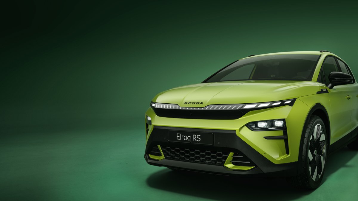 L’últim membre de la família RS disposa de dos motors que generen una potència total del sistema de 250 kW i està equipat amb tracció total.