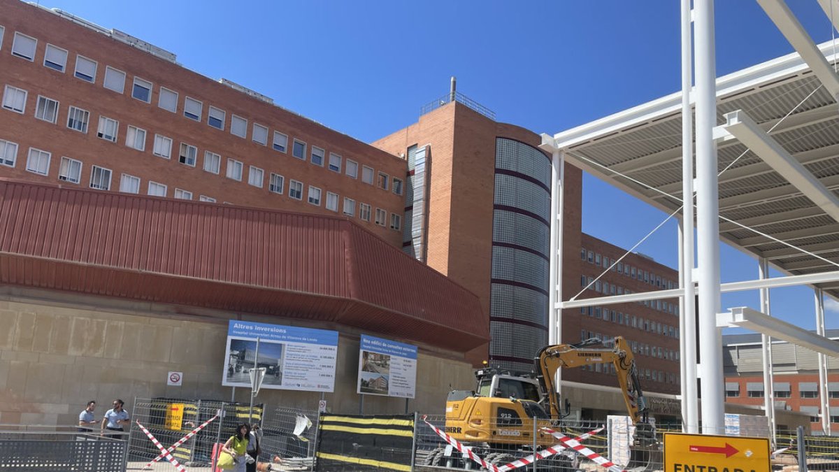 Imagen ayer del hospital Arnau de Vilanova. - A. GUERRERO