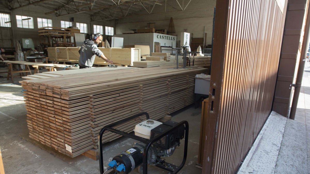 Una empresa de carpintería de Guissona mantiene su actividad gracias al uso de un grupo electrógeno. - ENDESA