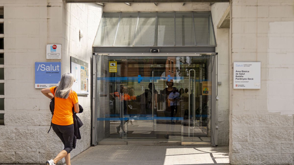 Imagen de la entrada principal de un CAP de Lleida ciudad. - JORDI ECHEVARRIA