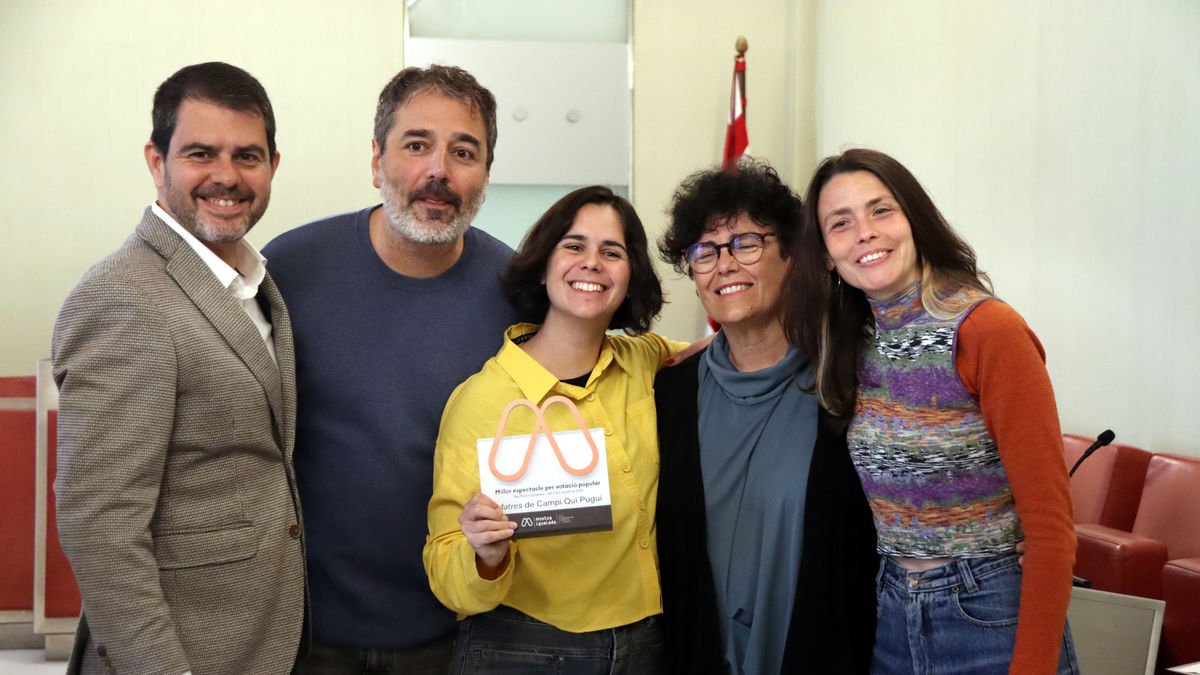 La companyia Campi Qui Pugui va recollir ahir el Premi del Públic de la 36a Mostra d’Igualada. - ACN / MAR MARTÍ