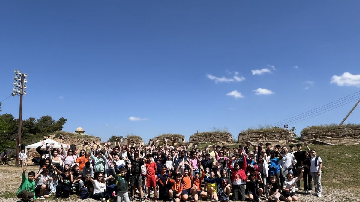 Los participantes del Plenari dels Infants i dels Adolescents, durante la fiesta de clausura en el Turó de Gardeny. - @AJUNTAMENTDELLEIDA