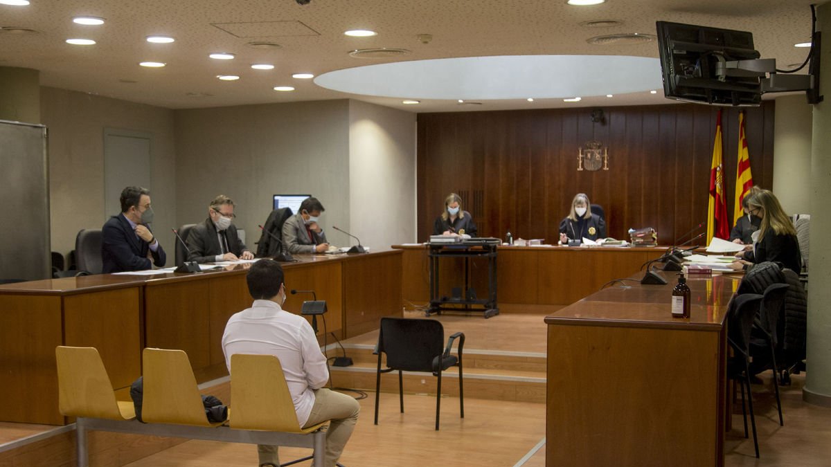 El condenado, durante el juicio que se celebró en marzo de 2022 en la Audiencia de Lleida. - SEGRE