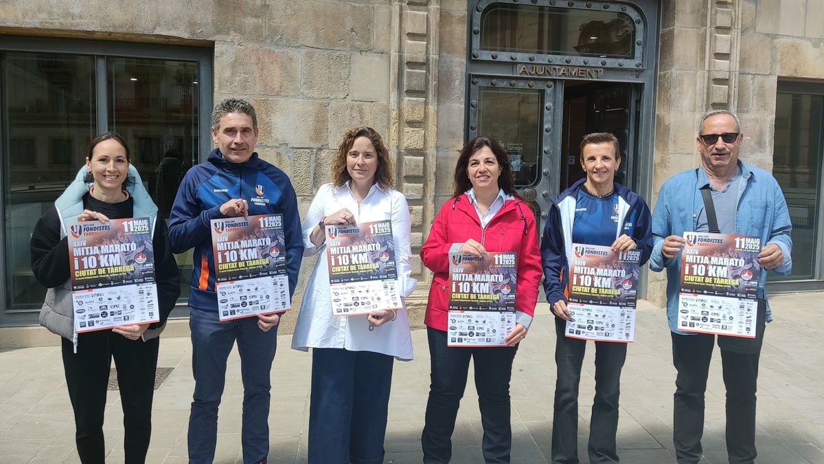 Autoridades y organizadores ayer durante la presentación de la prueba. - AJUNTAMENT DE TÀRREGA