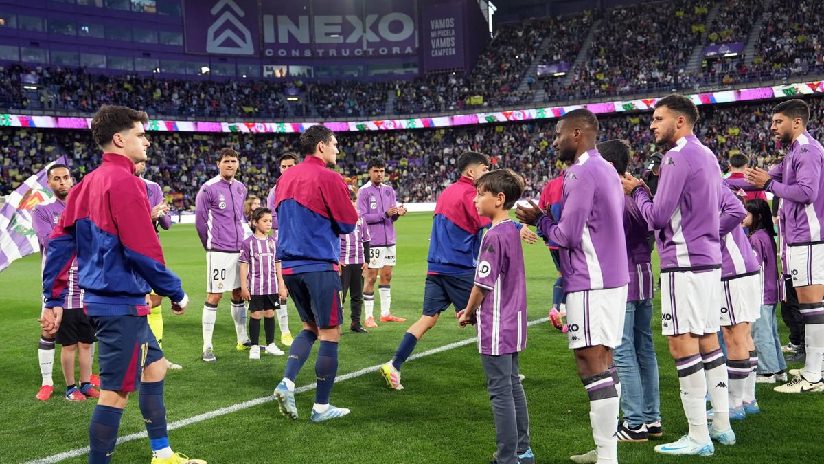 Raphinha celebra el gol de l’empat, seguit de Fermín, que va fer l’1-2. - EFE