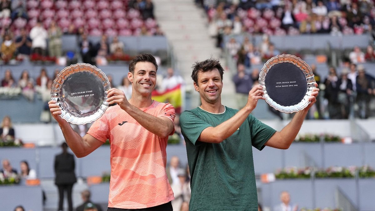 Marcel Granollers i Horacio Zeballos, amb el trofeu. - OSCAR J. BARROSO / AFP7 / EUROPA PRESS