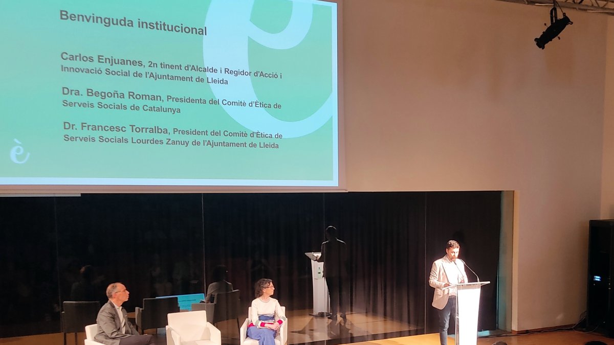 Imagen de archivo del II Comité de Ética de los Servicios Sociales Lourdes Zanuy, el año pasado, a la Llotja.