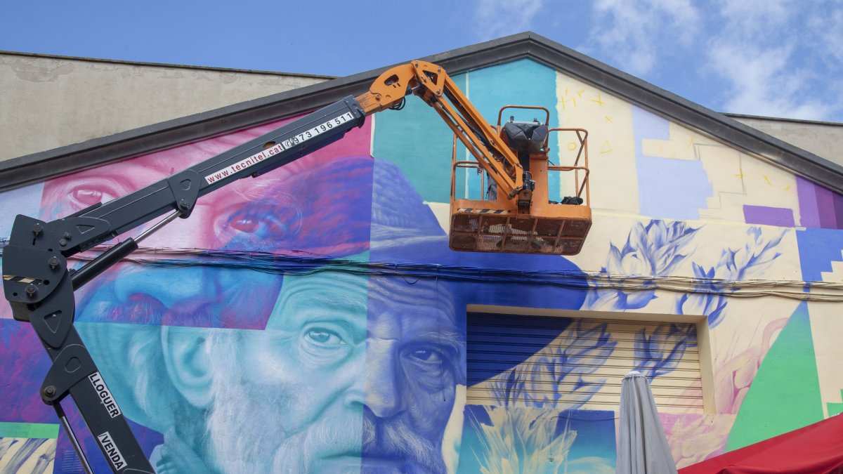 Un dels murals a Penelles.