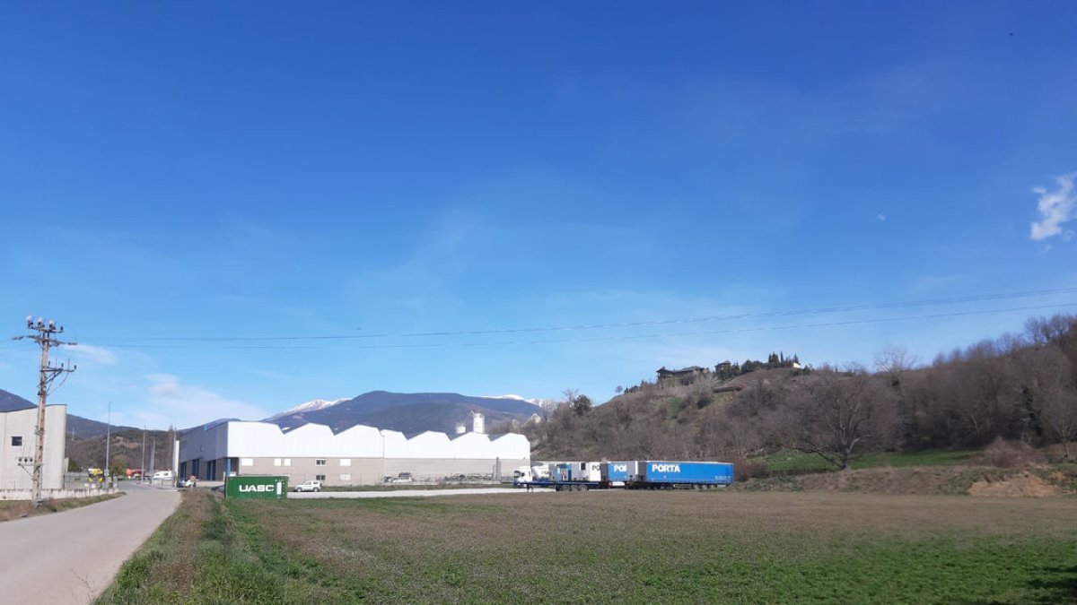 Imatge dels terrenys en els quals es construiran les noves naus industrials. - C.SANS