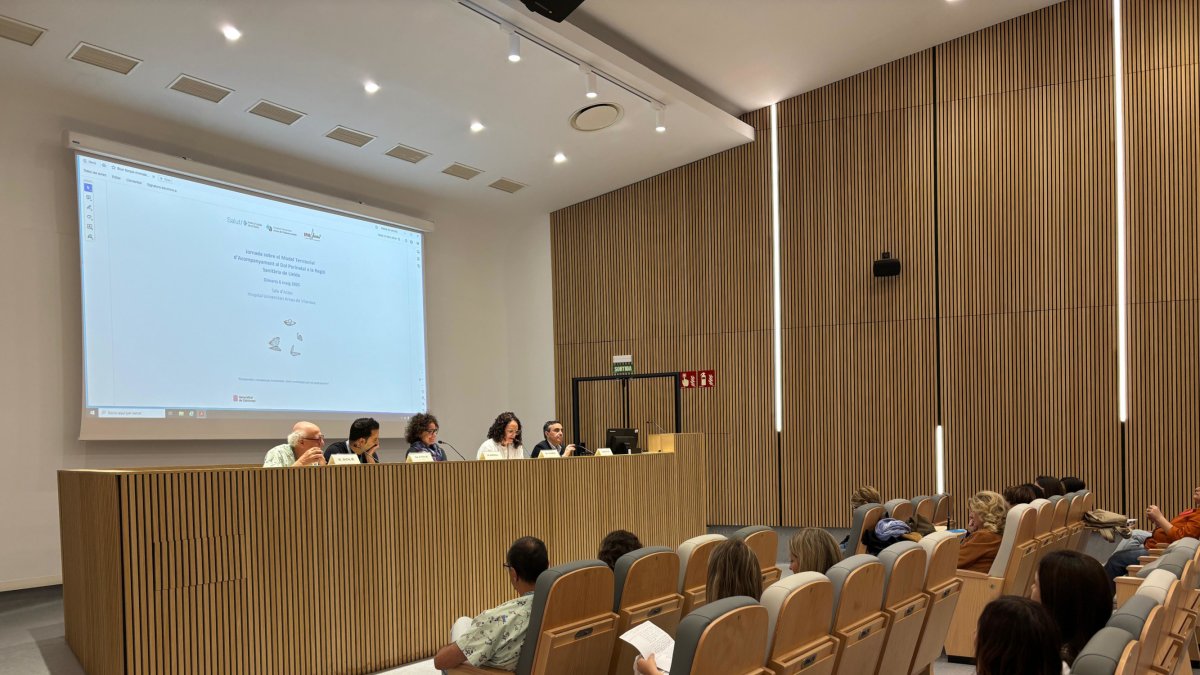 Jornada sobre el luto perinatal que se ha celebrado en el salón de actos del Hospital Universitari Arnau de Vilanova de Lleida.