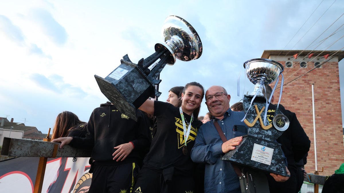 Dai Silva, que deja el primer equipo, junto a Ramon Porta. - JOAN GÓMEZ