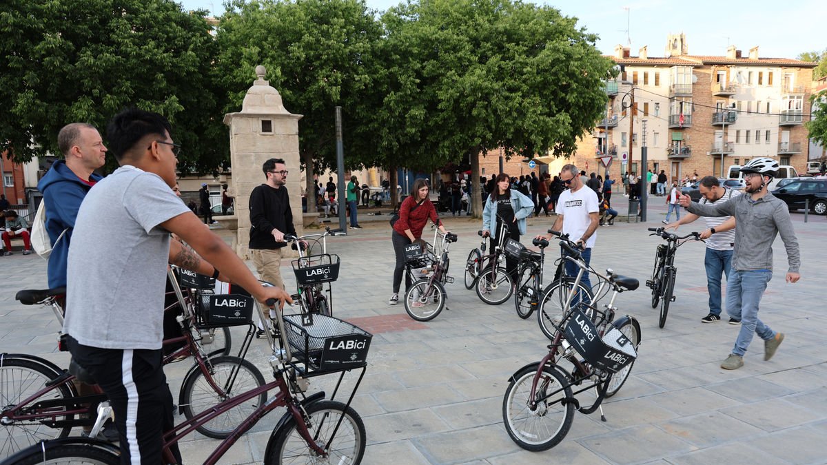 El ayuntamiento entregó ayer las bicicletas. - AMADO FORROLLA