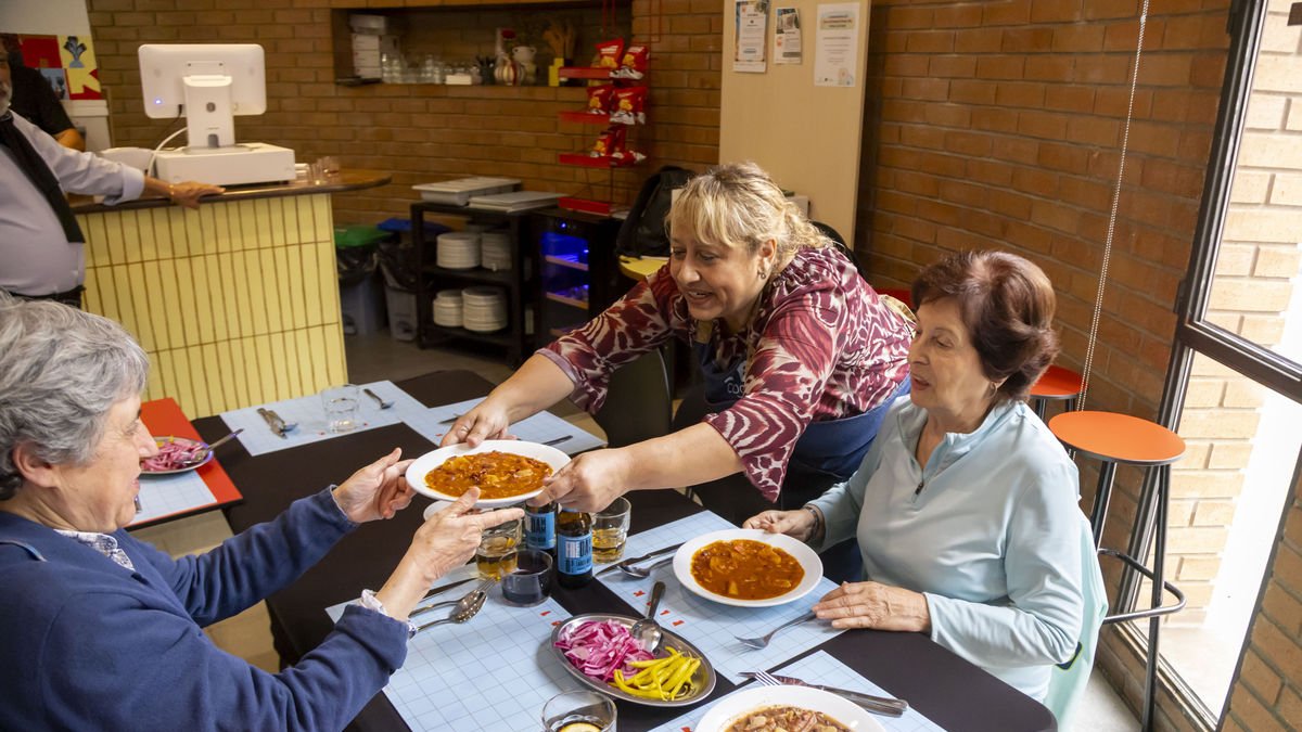 ‘El potatge de la Tamara’ es va poder degustar per primer cop. - JORDI ECHEVARRIA