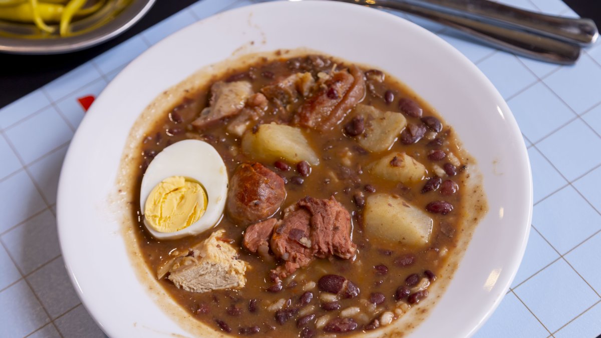 Este es “el potaje de la Tamara”, el plato gitano que se sirve en el barrio de la Mariola de Lleida