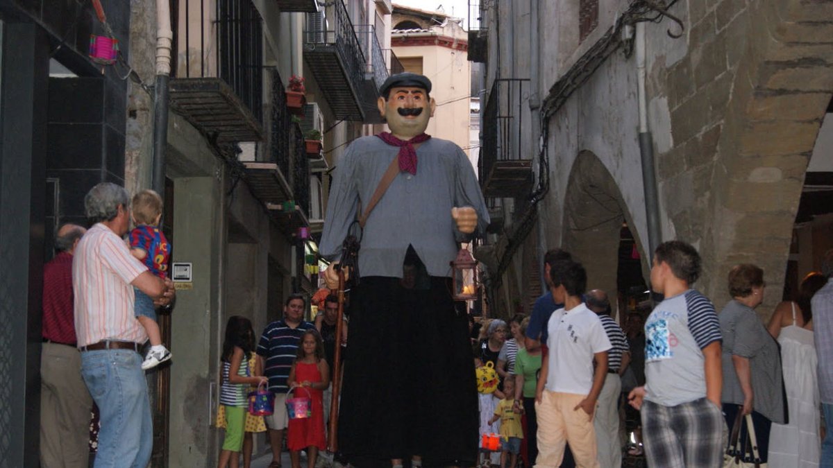 El ‘gegant’ Lo Sereno de Balaguer, propiedad de la entidad, y que esta donó a la ciudad de Balaguer. - AVCH