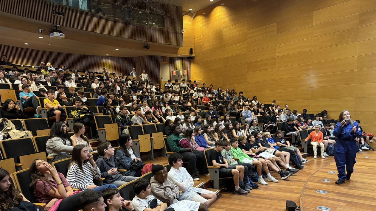 García Carrizo dio una conferencia ante cientos de escolares en el campus de Cappont de la UdL. - MARC CARBONELL