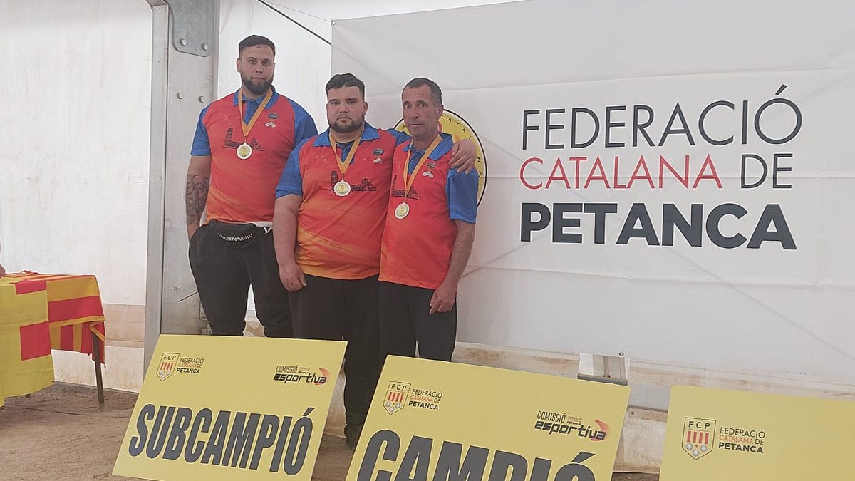 Los tres integrantes del equipo del Club Petanca Bordeta.