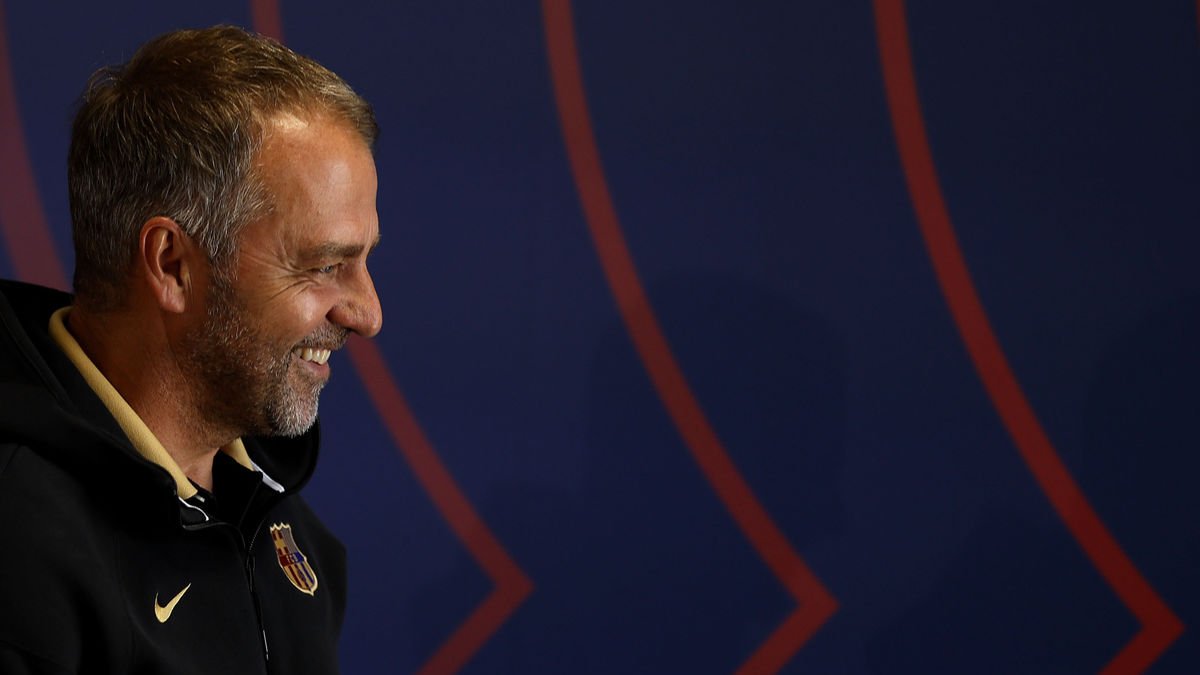 Hansi Flick, ayer durante su comparecencia ante los medios de comunicación. - EFE