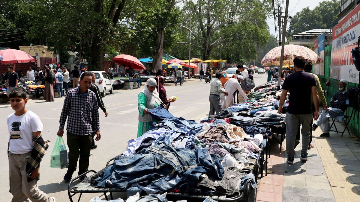 La vida recupera la normalidad en Srinagar, capital de la Cchemira administrada por India. - EFE