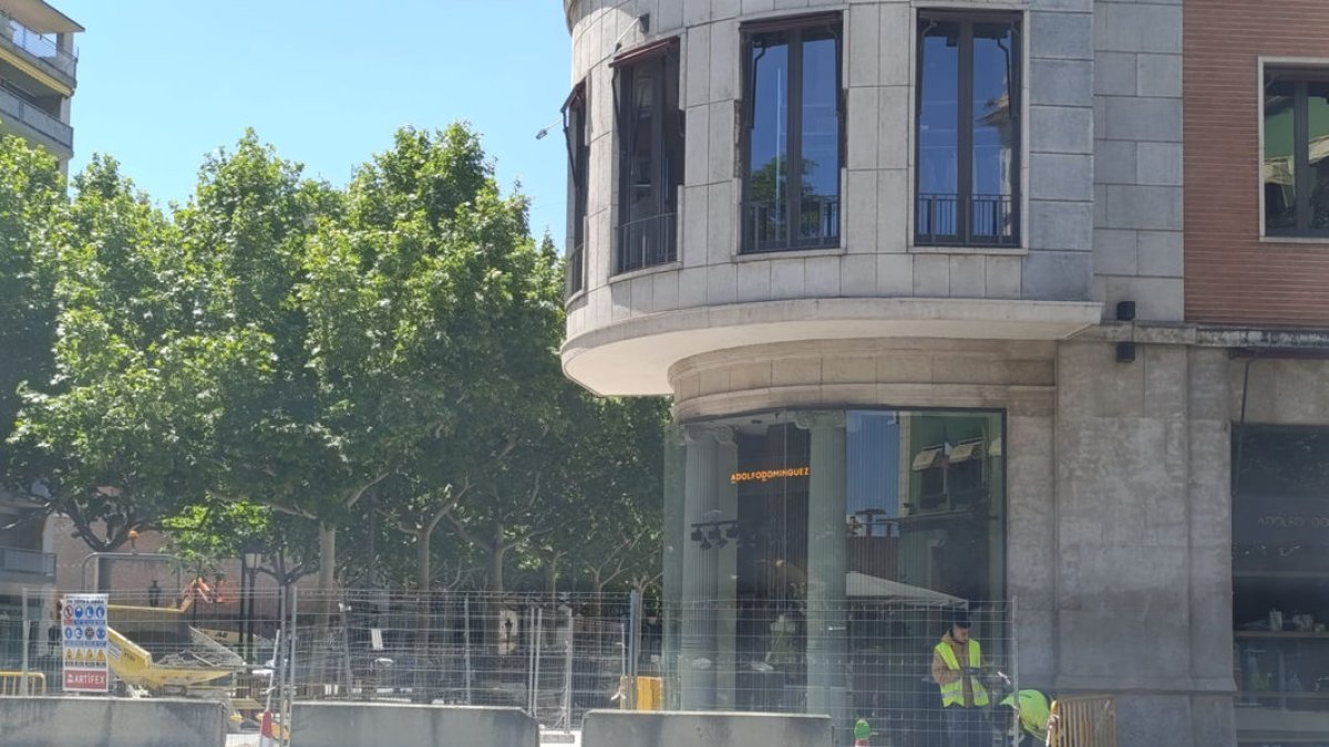 Operaris treballant ahir a les obres de rambla Ferran. - SE