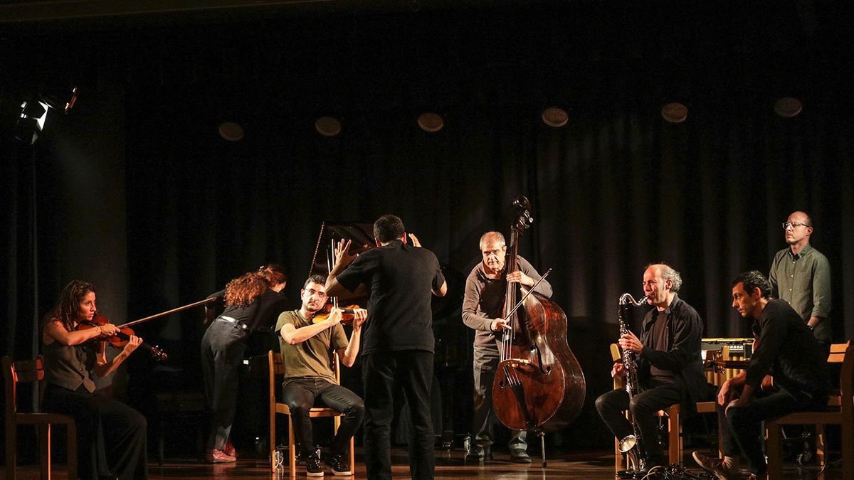 Un dels espectacles del Col·lectiu Free’t, amb diversos músics improvisant alhora. - COL·LECTIU FREE’T