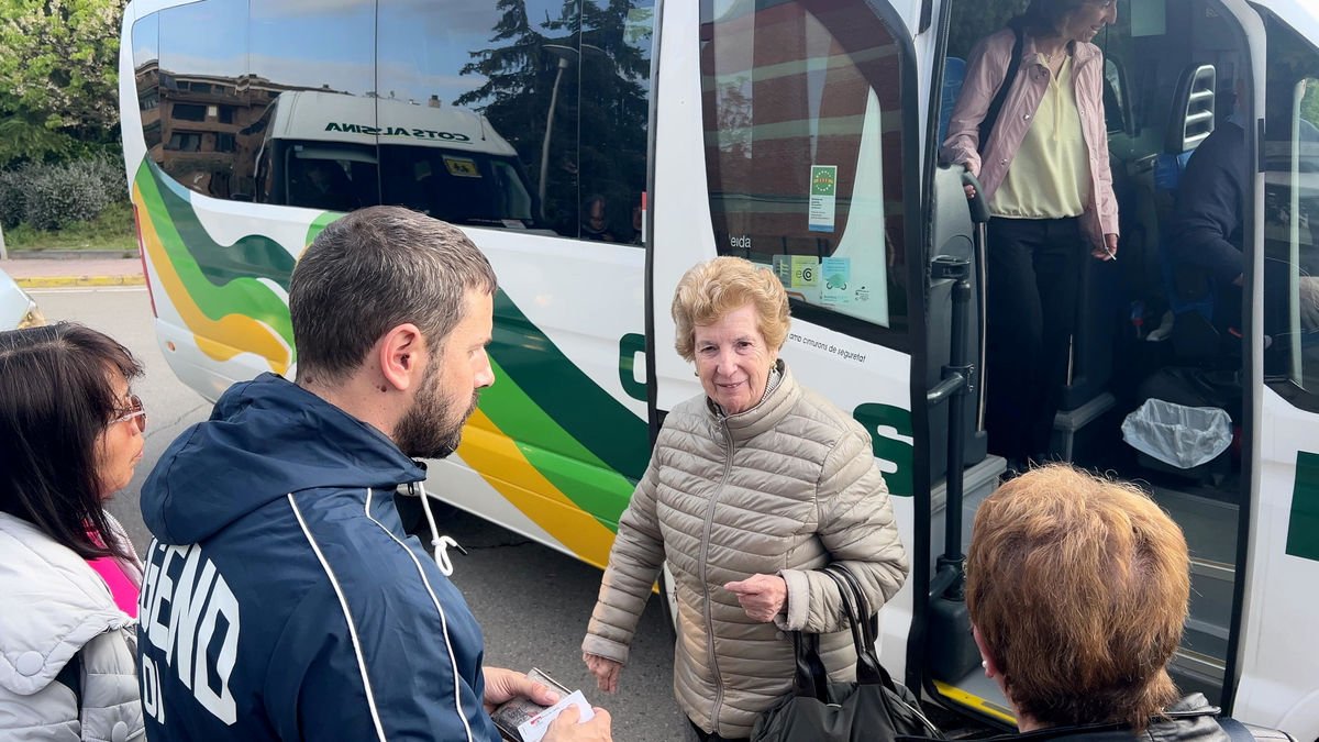 Una veïna de Tarroja de Segarra, usuària del transport escolar fins a Guissona. - ACN